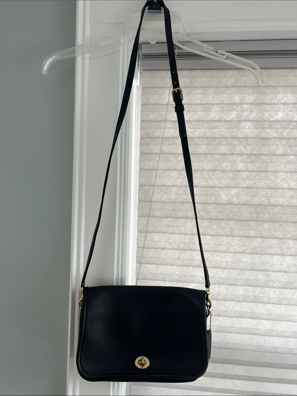 Vintage Coach Black Leather Turnlock Crossbody Bag Style 9755 USA/Costa Rica